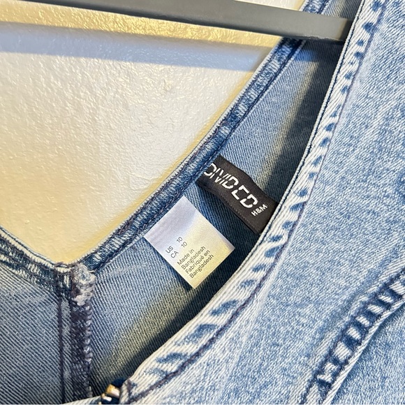 H&M Denim Distress Wash V-Neckline with Front Zip Closure Size 10 - Picture 3 of 3